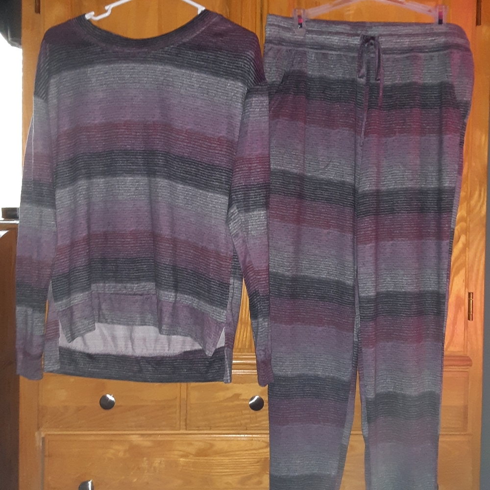 Secret Treasures pajamas Size:S 4-6